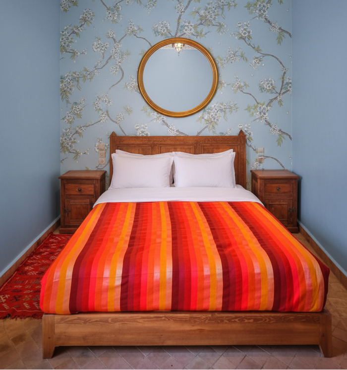 Bedroom with clean mirror reflection and no lamps