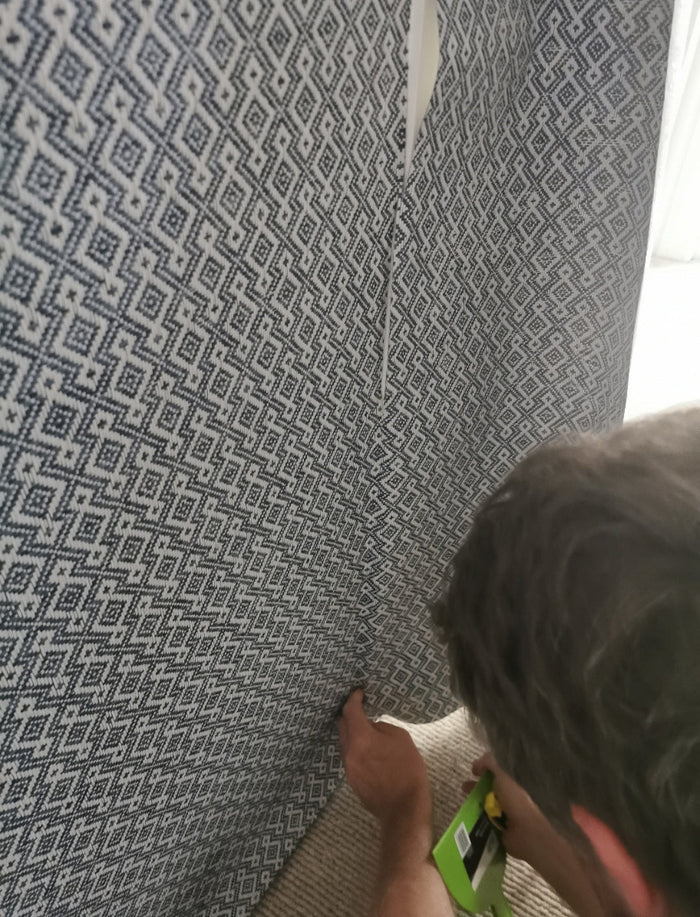 Diamond Wave - Grasscloth Wallpaper - Navy and White