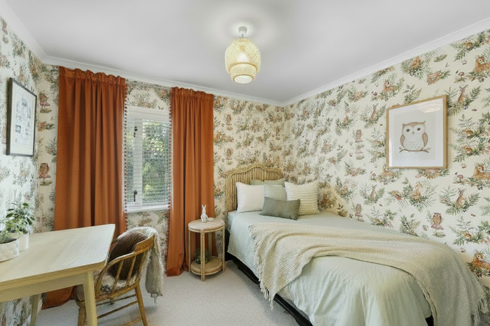Forest Friends bedroom with cute owl picture