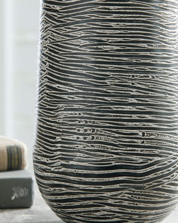 Fynn Vase - Adams Furniture