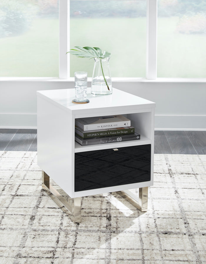 Gardoni Chairside End Table - Adams Furniture