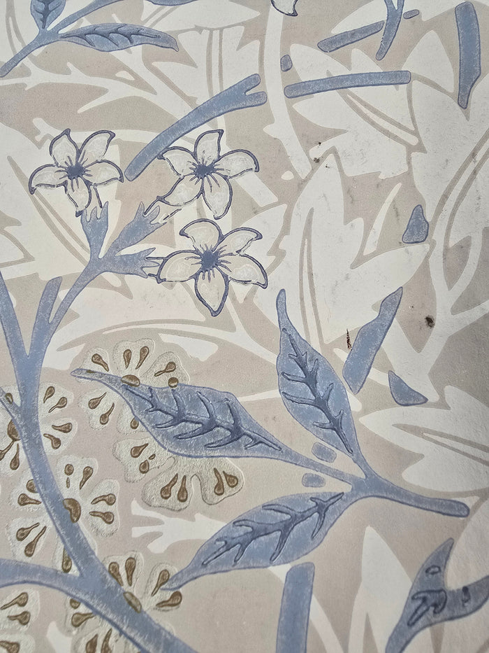 Jasmine - William Morris Wallpaper -  Ecru / Woad