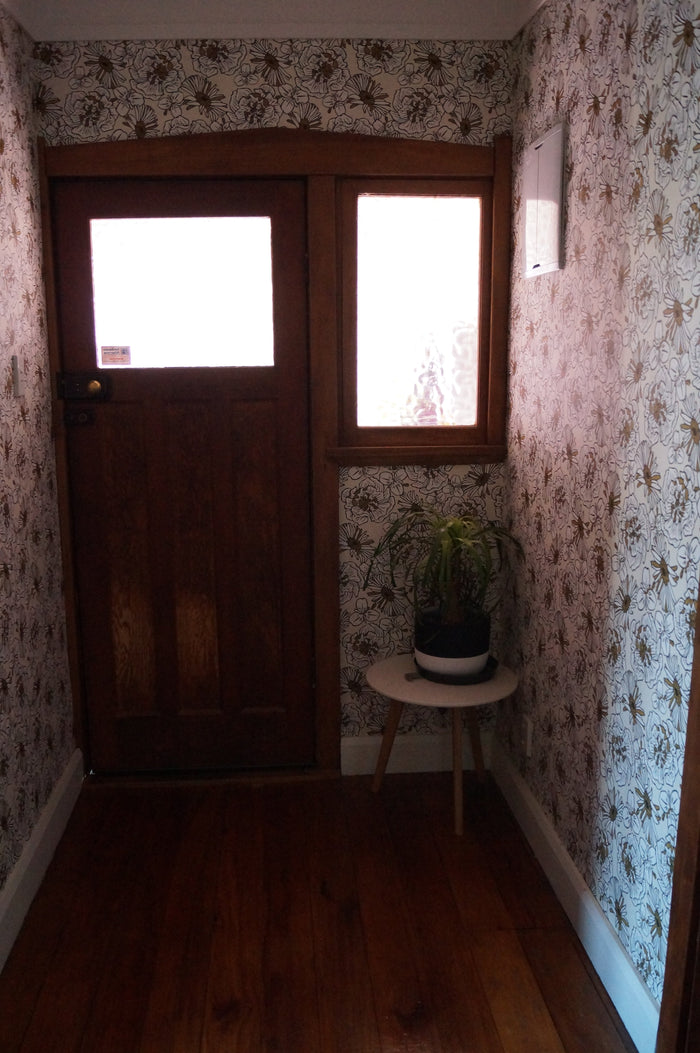 Mackenzie Country Wallpaper - Cream/Gold/Black