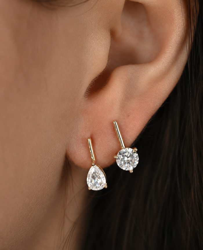 Gold bar earrings with white topaz stones from the Bar earring collection